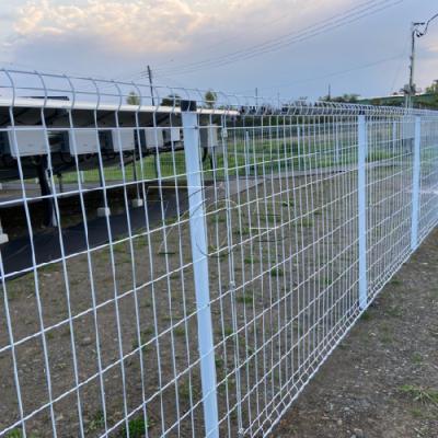 wire mesh fence