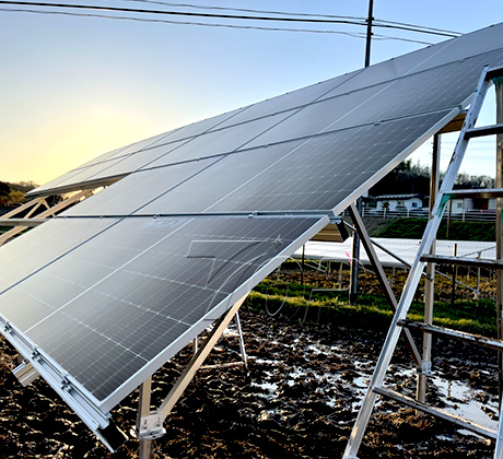日本の125KW太陽光発電地上設置システムソリューション